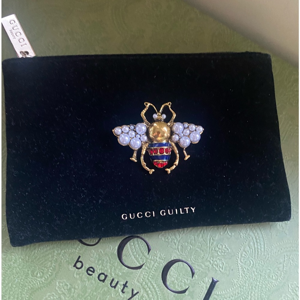 Gucci Guilty Beauty Cometic Bag/ Wrislet with brooch